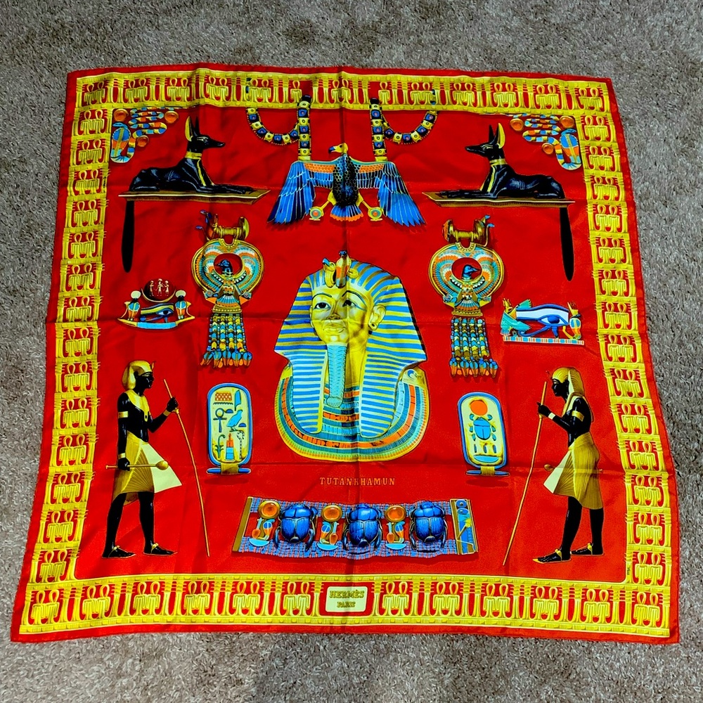 🌟 Hermès “Tutankhamun” by Vladimir Rybaltchenko Vintage Carré 90 Scarf 🌟